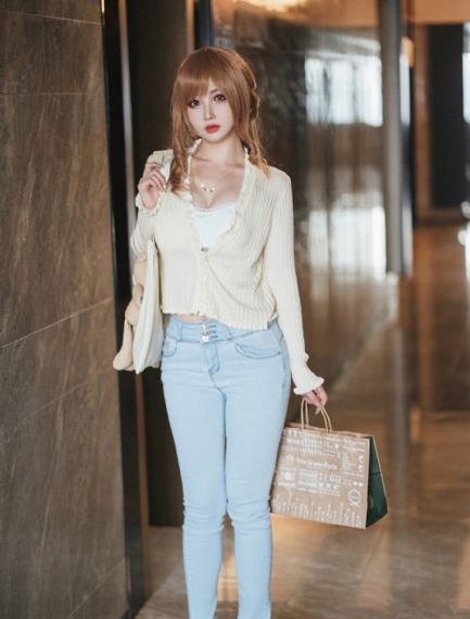 女大学生的沙龙室免费看