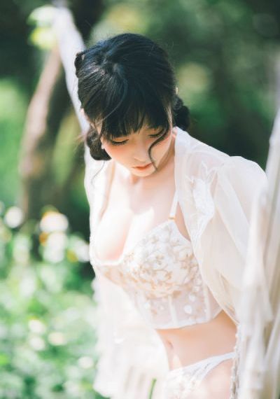 总裁撅着光屁屁被主人打臀缝小说